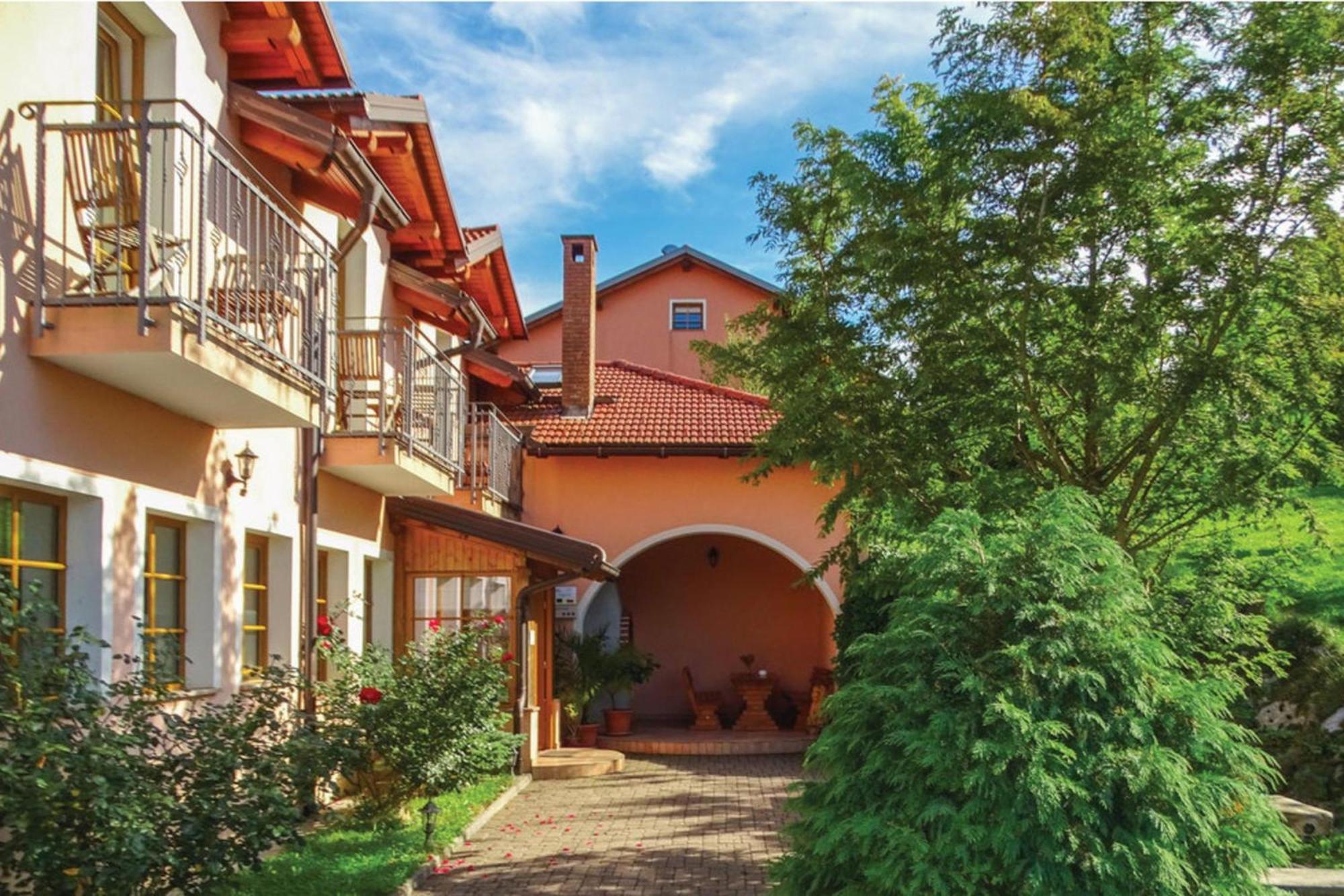 House Na Meji With Sauna - Happy Rentals Pivka Exteriér fotografie