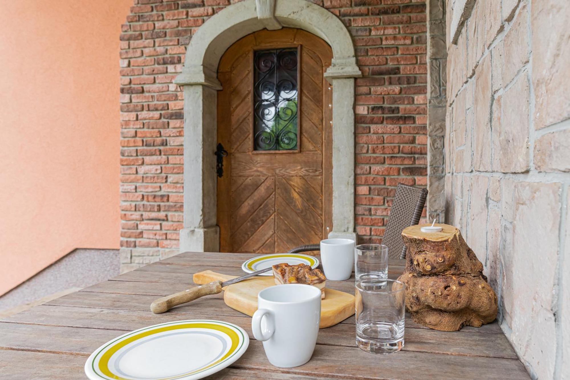 House Na Meji With Sauna - Happy Rentals Pivka Exteriér fotografie