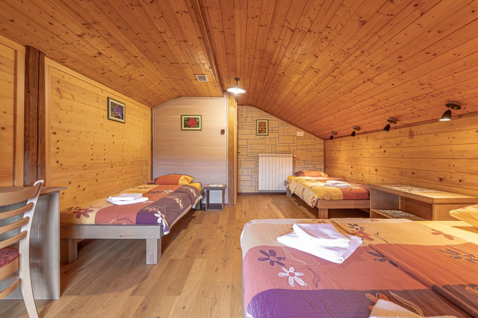 House Na Meji With Sauna - Happy Rentals Pivka Exteriér fotografie