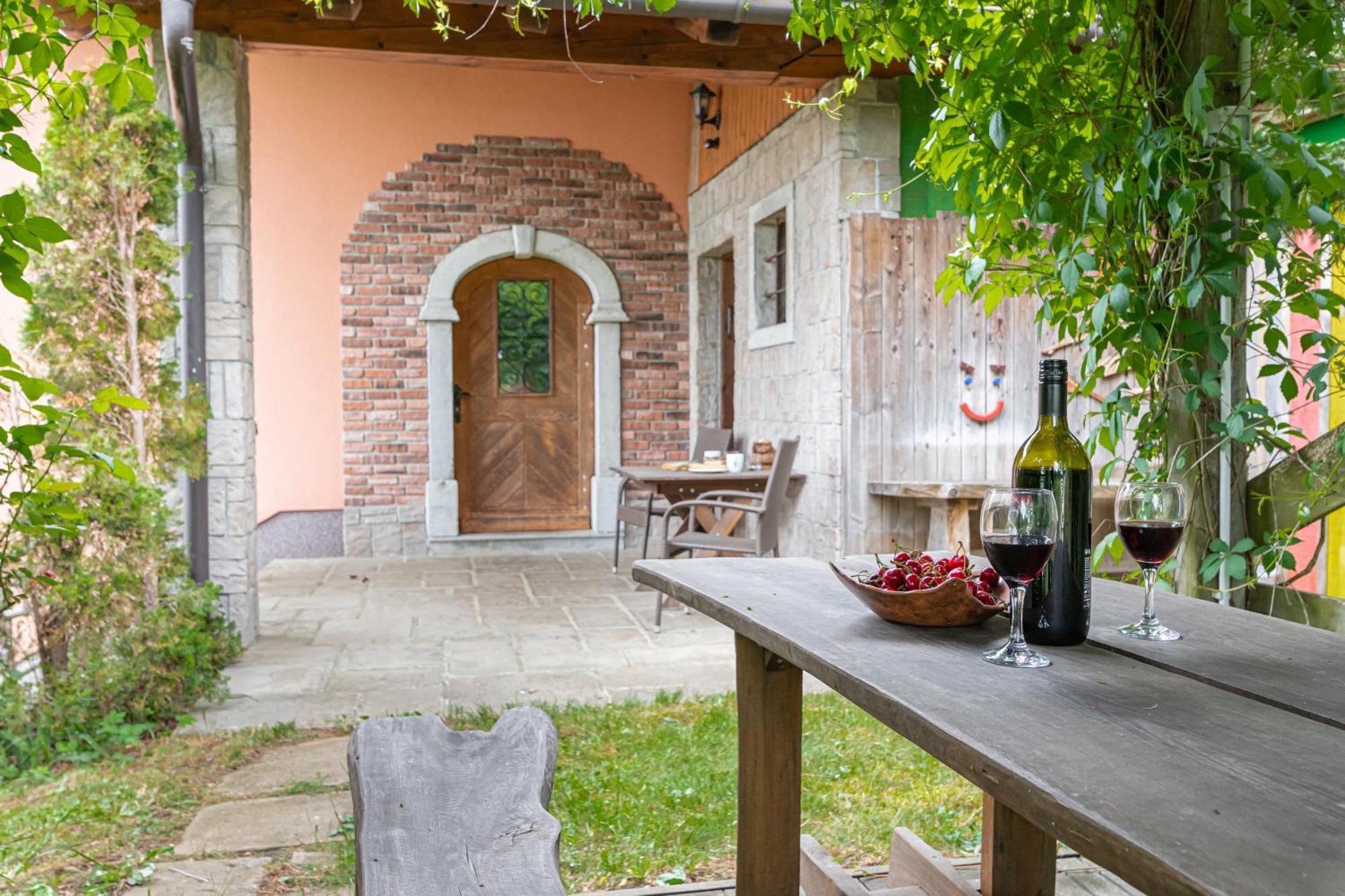 House Na Meji With Sauna - Happy Rentals Pivka Exteriér fotografie